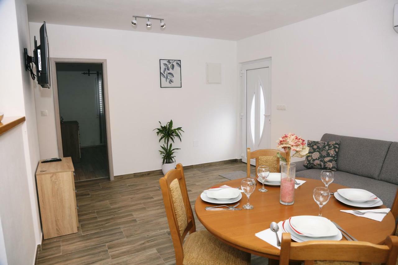 Apartments Tonia Br. 1 Завалатіца Екстер'єр фото