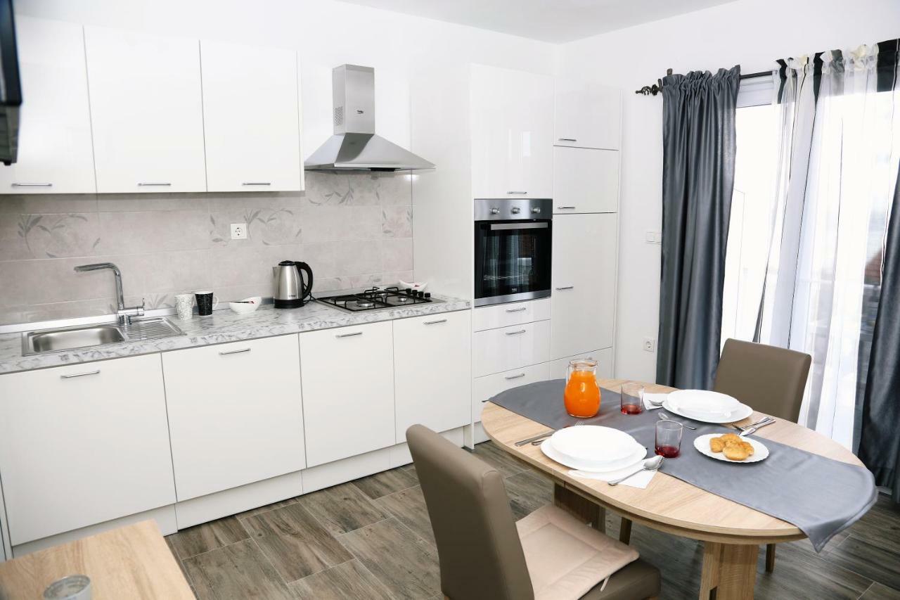 Apartments Tonia Br. 1 Завалатіца Екстер'єр фото