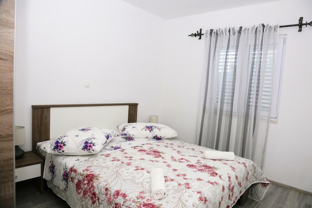Apartments Tonia Br. 1 Завалатіца Екстер'єр фото