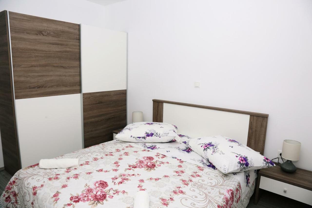 Apartments Tonia Br. 1 Завалатіца Екстер'єр фото